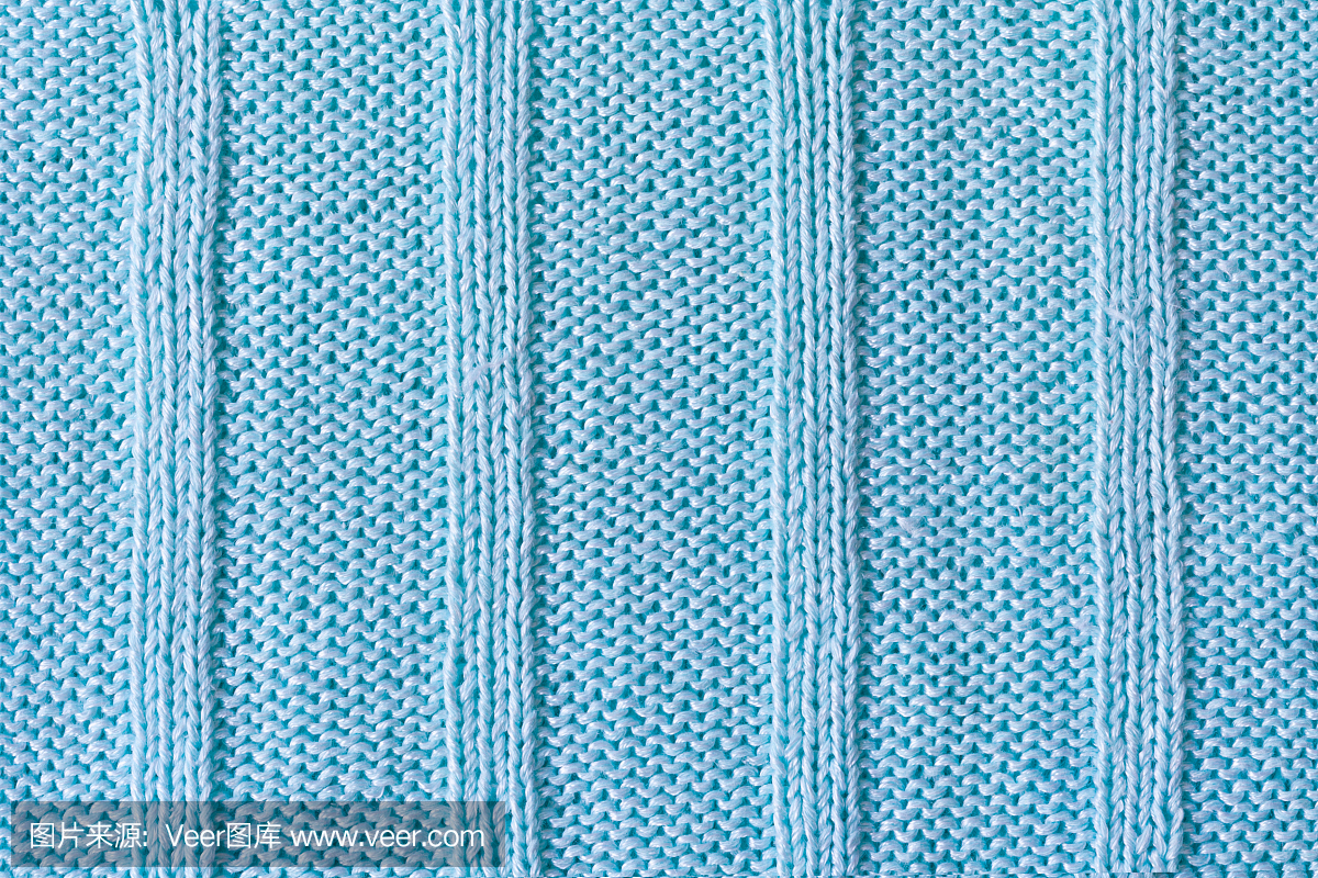 一个针织产品的近视图由蓝色棉纱,有四条条纹作为纹理,背景
